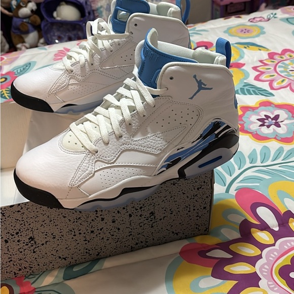 Jordan MVP White and Blue Sneakers - Picture 5 of 7